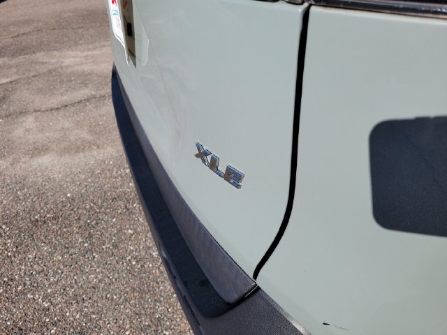 Used 2022 Toyota RAV4 XLE FWD image 8