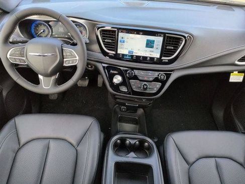 New 2026 Chrysler Pacifica Select FWD image 26