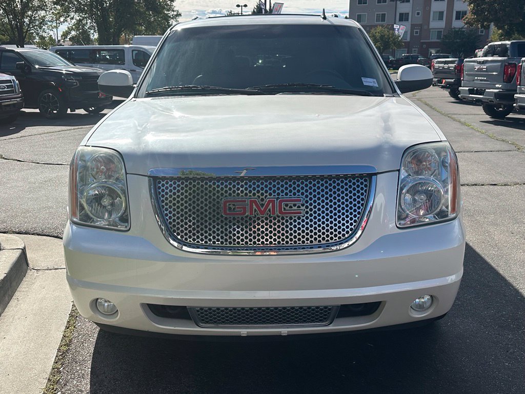 Used 2012 GMC Yukon XL SLT w/ SLT-2 Equipment Package AWD/4WD image 6