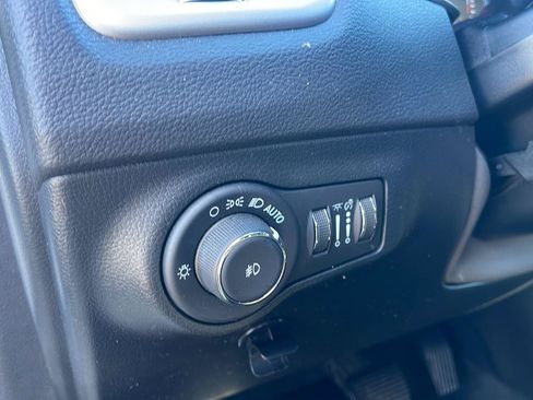 Used 2021 Jeep Compass Latitude w/ Sun and Sound Group FWD image 15