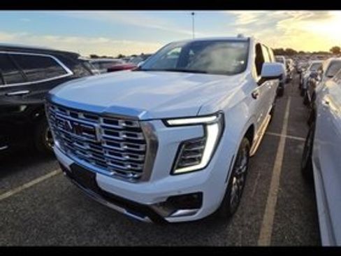 Used 2025 GMC Yukon XL Denali image 4
