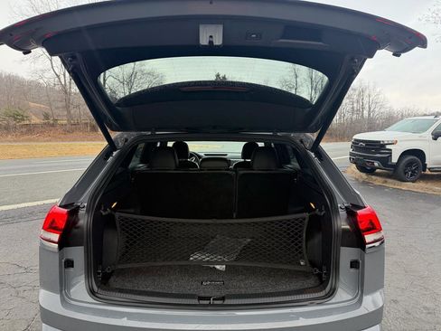 Used 2021 Volkswagen Atlas Cross Sport SE w/ Panoramic Sunroof Package image 28