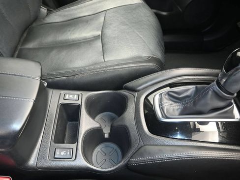 Used 2018 Nissan Rogue SL FWD image 27