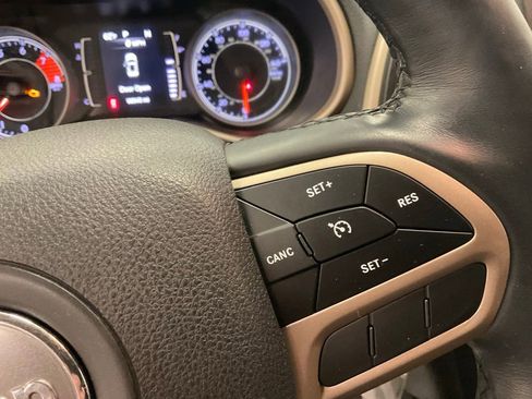 Used 2017 Jeep Cherokee Latitude w/ Cold Weather Group image 14