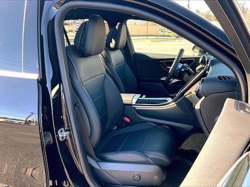 Used 2025 Mercedes-Benz GLC 300 4MATIC image 9