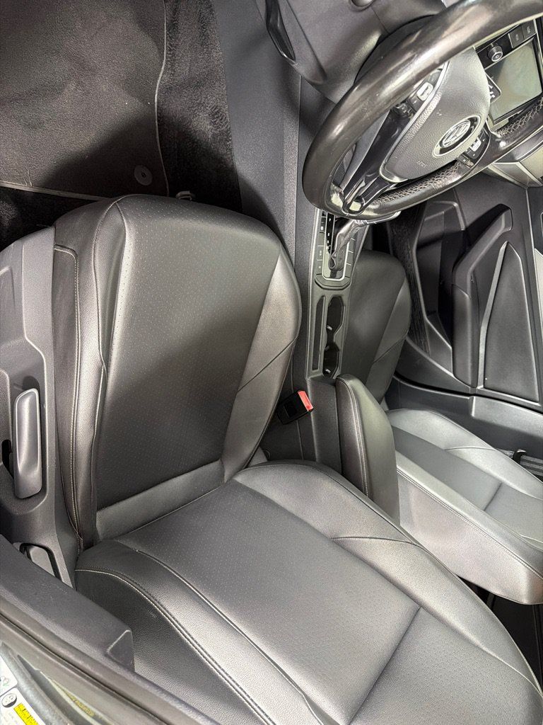 Used 2019 Volkswagen Jetta SE w/ Cold Weather Package FWD image 12