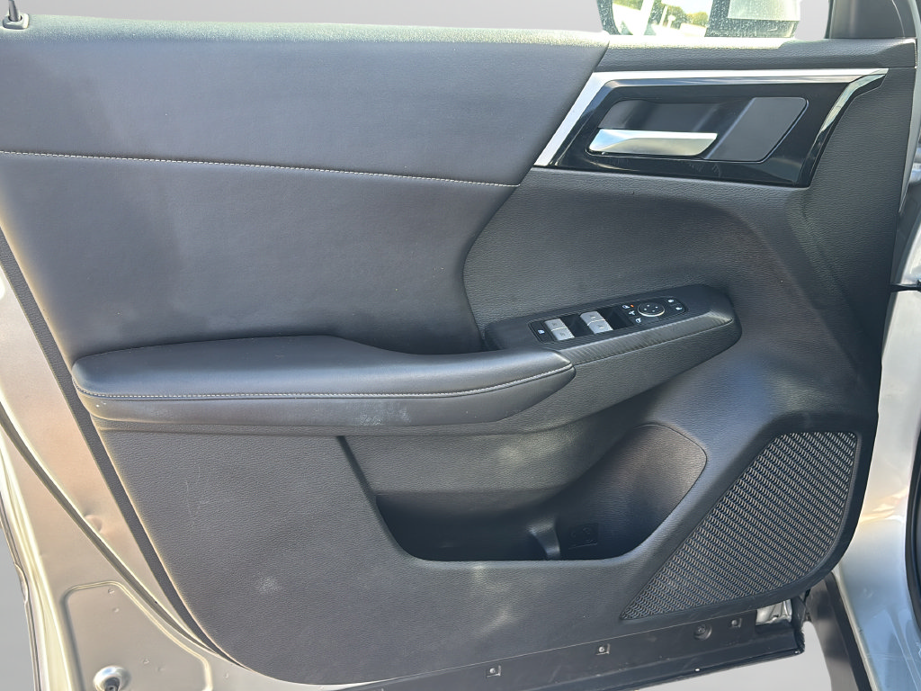 Used 2024 Mitsubishi Outlander AWD image 22