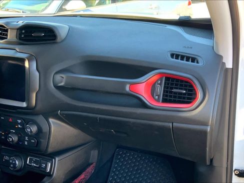 Used 2022 Jeep Renegade Trailhawk image 18