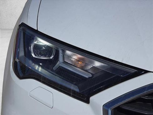 Used 2022 Audi Q7 3.0T Premium image 10