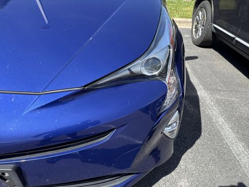 Used 2016 Toyota Prius Four Touring image 10