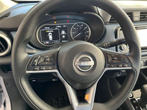 Used 2025 Nissan Versa SV image 28