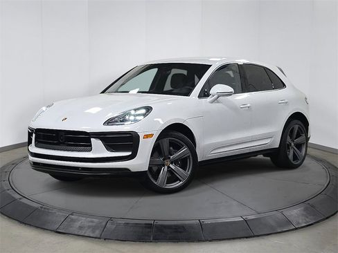 Used 2024 Porsche Macan image 1