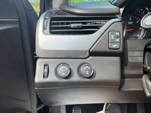 Used 2017 Chevrolet Suburban LT image 18