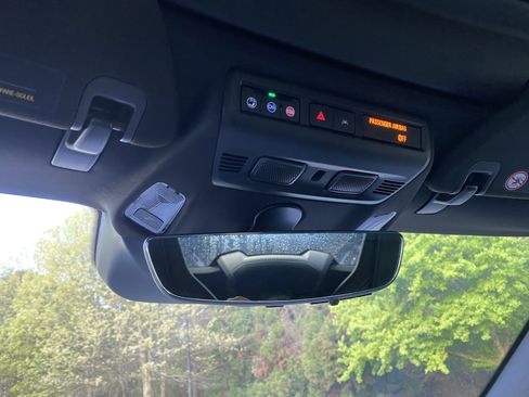 Used 2025 Chevrolet Corvette Stingray Coupe w/ 1LT image 30