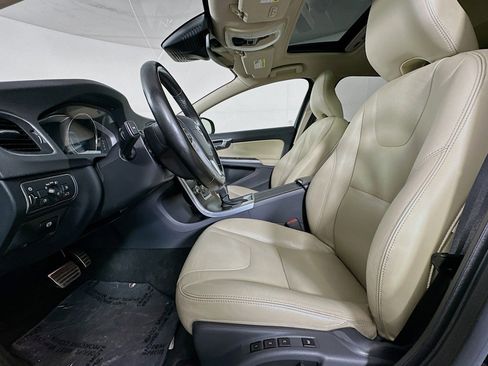 Used 2016 Volvo V60 T5 Platinum w/ Climate Package image 18