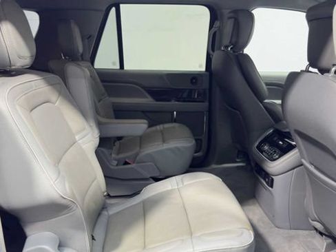 Used 2019 Lincoln Navigator L Select RWD image 14