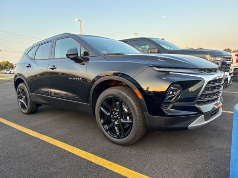 New 2026 Chevrolet Blazer LT w/ Convenience Package FWD image 3