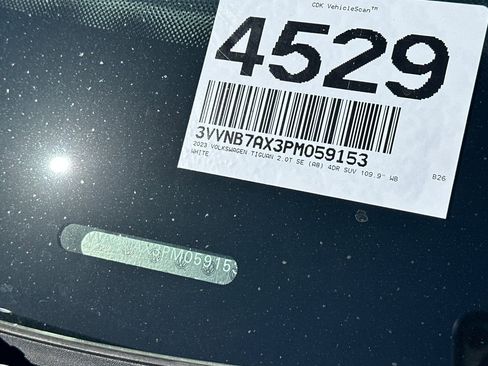 Certified 2023 Volkswagen Tiguan SE w/ Panoramic Sunroof Package image 3