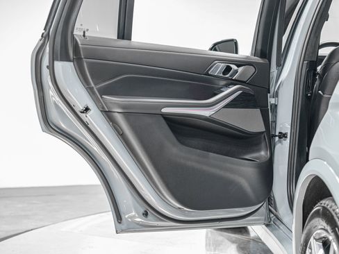 Used 2023 BMW X7 xDrive40i w/ M Sport Package image 25