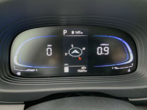 Used 2024 Hyundai Venue Limited FWD image 24