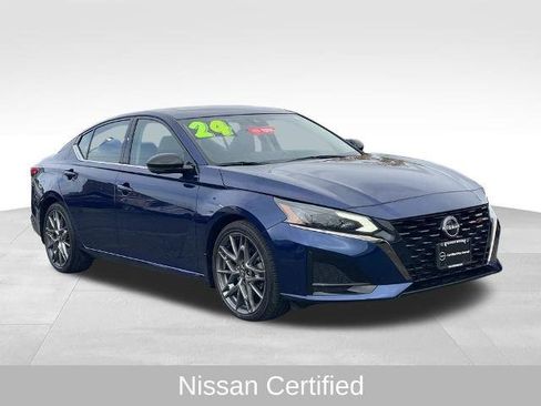 Certified 2024 Nissan Altima 2.0 SR image 3
