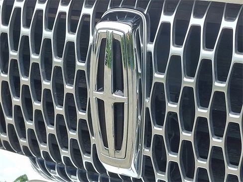 Used 2022 Lincoln Aviator AWD w/ Premium Package image 31