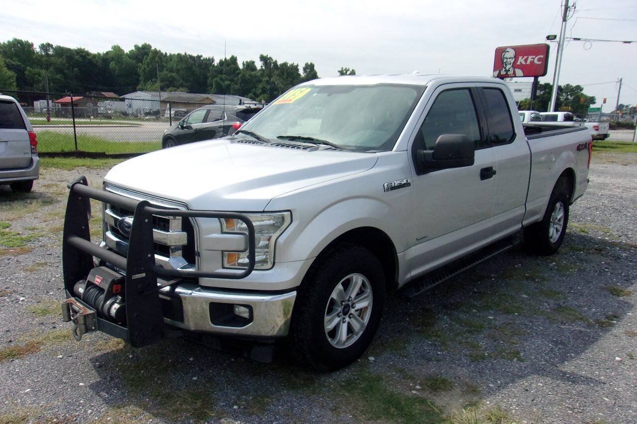 Used 2017 Ford F150 XLT w/ Trailer Tow Package AWD/4WD image 3