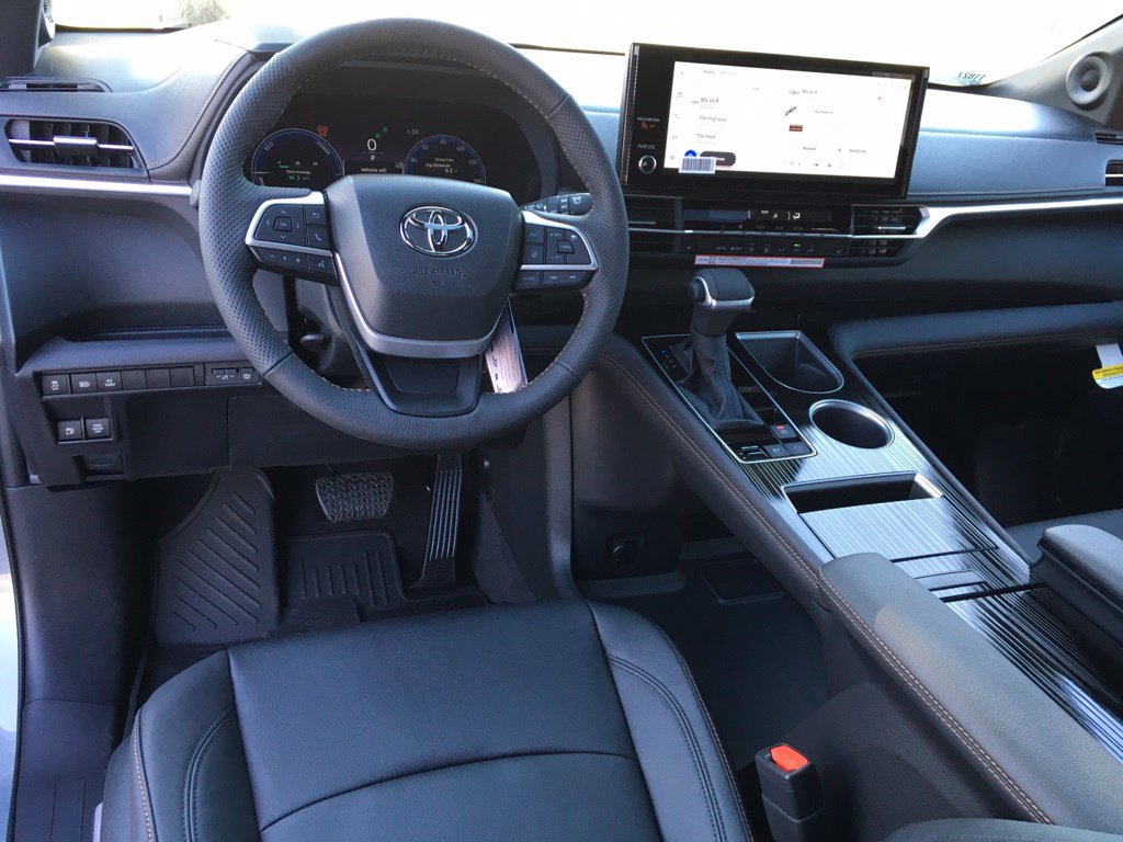 New 2026 Toyota Sienna XLE Woodland Edition AWD/4WD image 24
