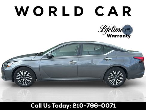 Used 2025 Nissan Altima 2.5 SV FWD image 6
