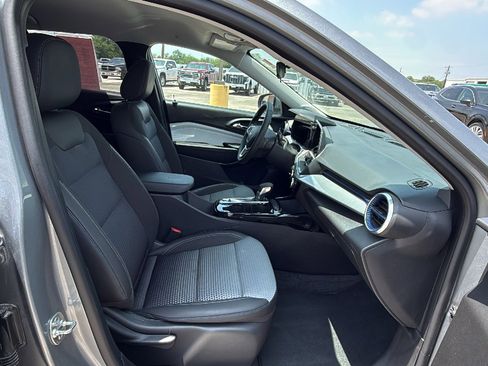 Used 2024 Chevrolet Trax LT w/ Driver Confidence Package FWD image 25