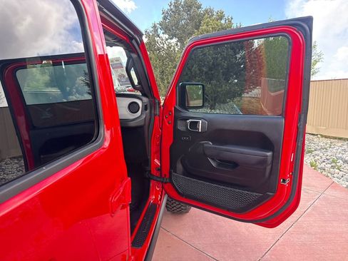 Used 2025 Jeep Wrangler Willys image 28