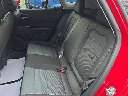 New 2026 Chevrolet Trax LT w/ Sunroof Package image 18