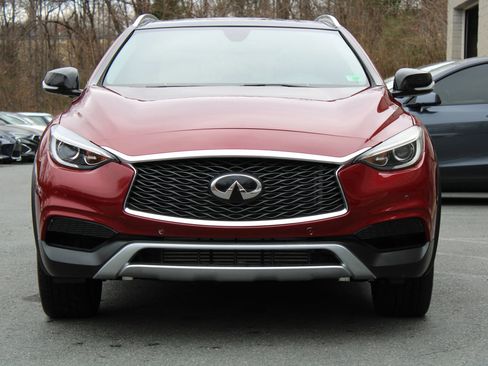 Used 2017 INFINITI QX30 Premium w/ Navigation Package image 2