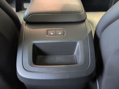 Used 2022 Volvo XC60 B5 Momentum w/ Advanced Package image 35