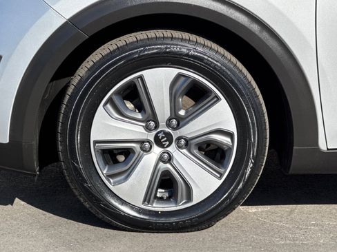 Used 2019 Kia Niro EX Premium w/ Sunroof Package image 12