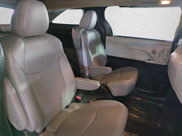 Used 2025 Toyota Sienna XLE FWD image 20