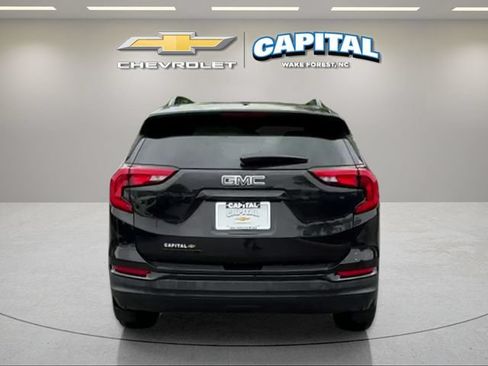 Used 2020 GMC Terrain SLE w/ Driver Convenience Package FWD image 4