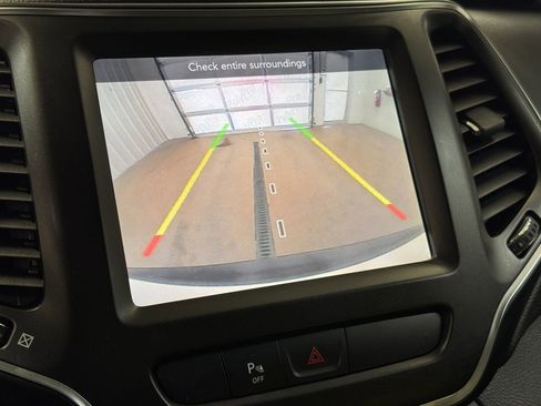 Used 2019 Jeep Cherokee Trailhawk w/ Cold Weather Group image 37