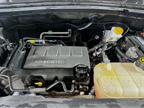 Used 2020 Chevrolet Trax LS w/ Tint and Cruise Package AWD/4WD image 28