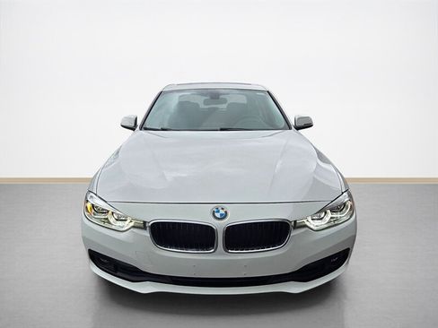 Used 2018 BMW 320i xDrive Sedan AWD/4WD image 9