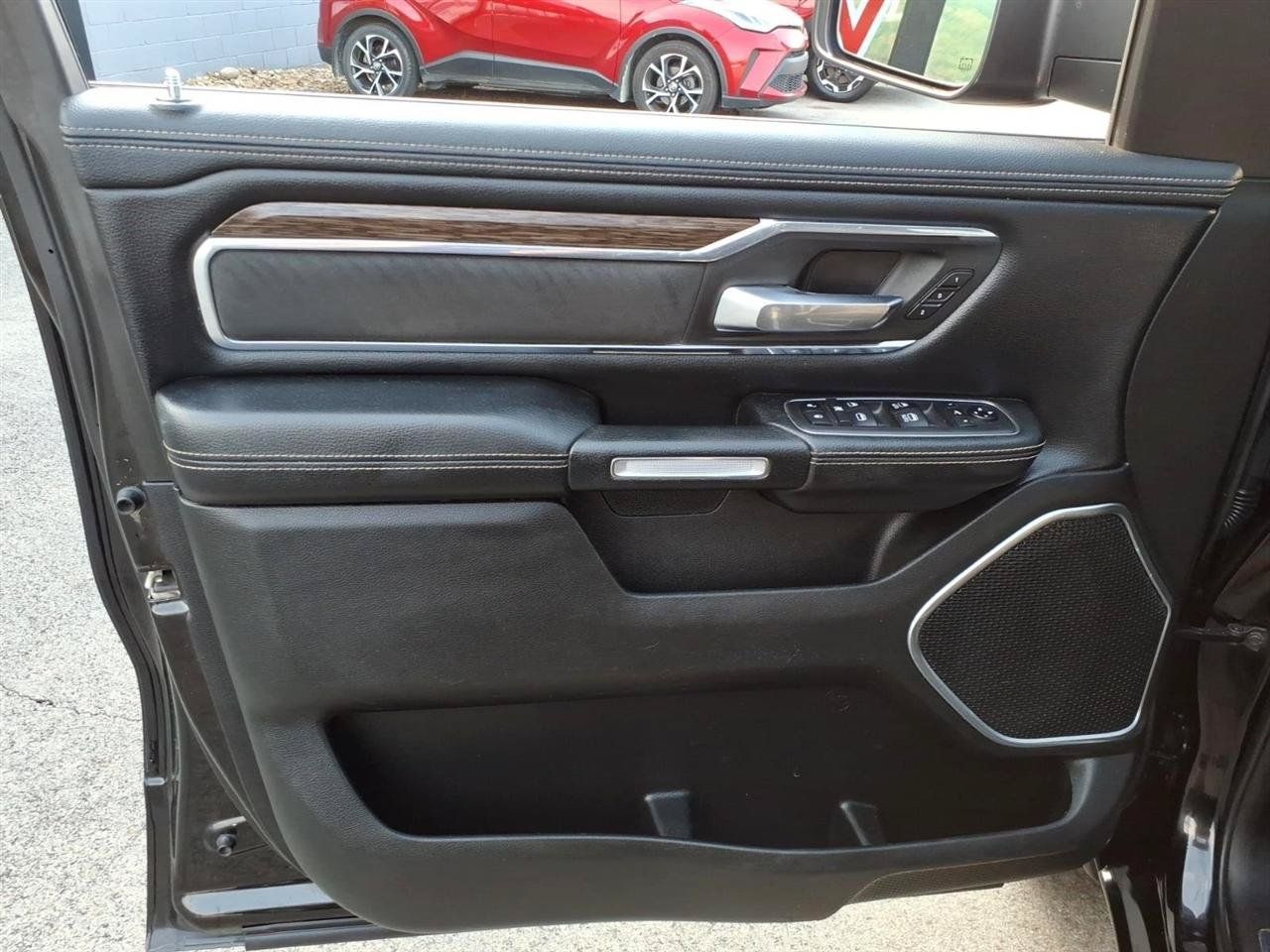 Used 2019 RAM 1500 Laramie AWD/4WD image 11