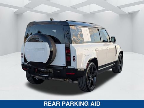 Used 2025 Land Rover Defender 110 X-Dynamic SE image 4