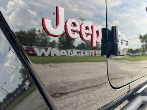 Used 2024 Jeep Wrangler Unlimited Rubicon AWD/4WD image 38
