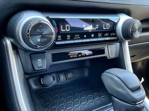 Used 2022 Toyota RAV4 LE AWD/4WD image 15