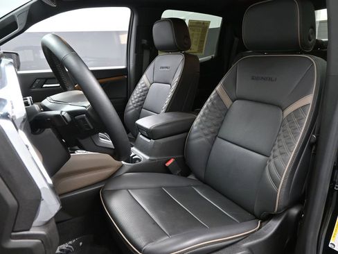 Used 2024 GMC Canyon Denali image 9