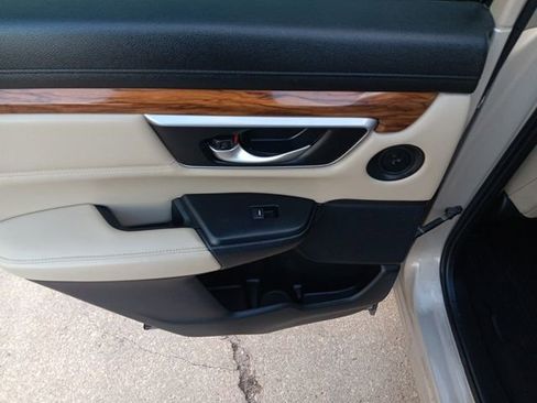Used 2017 Honda CR-V Touring image 29
