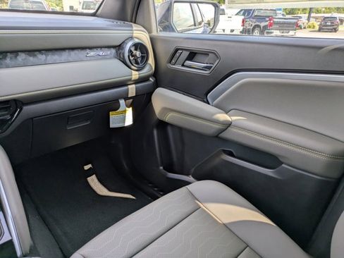 New 2025 Chevrolet Colorado ZR2 w/ Midnight Edition image 18