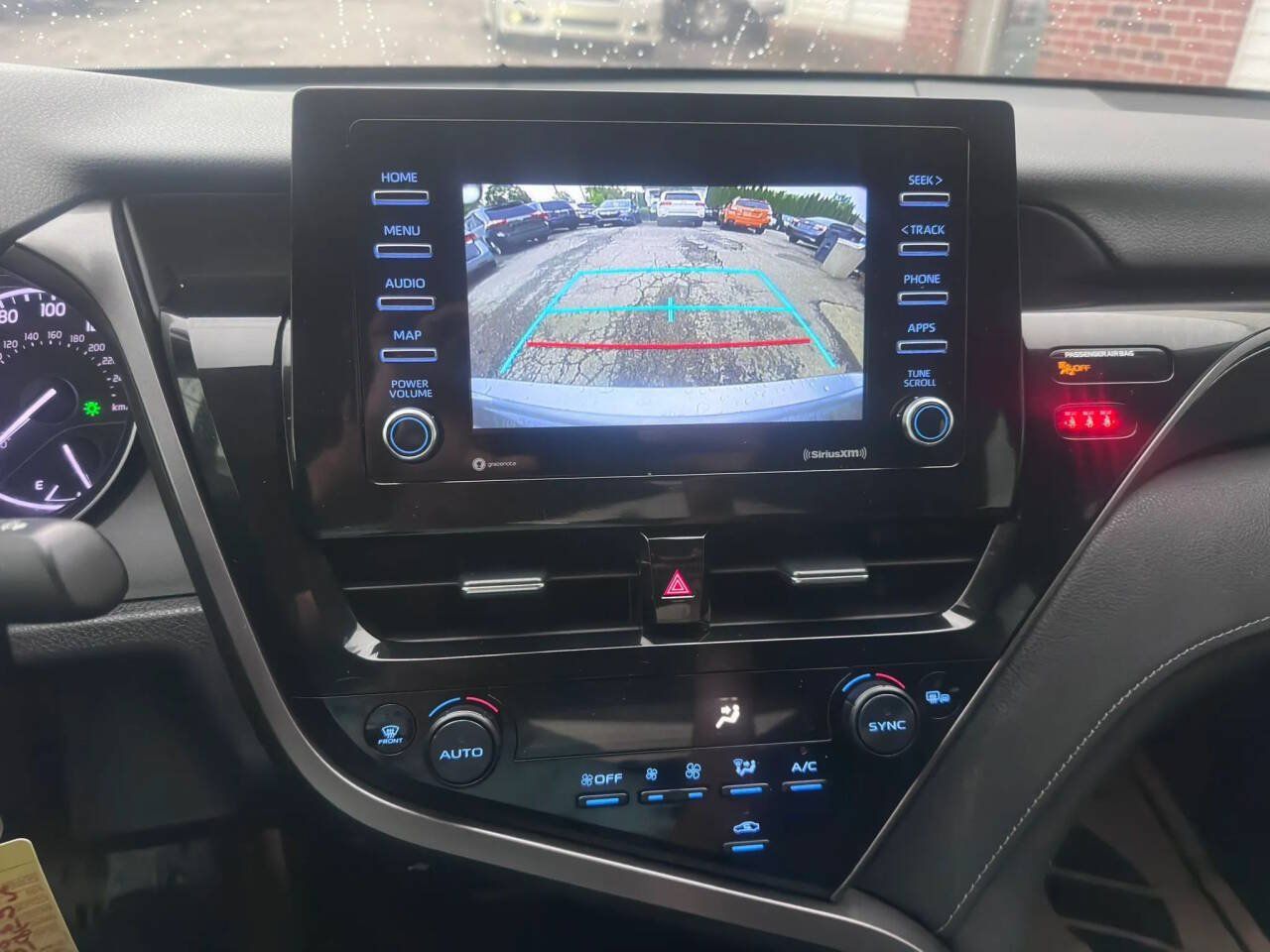 Used 2023 Toyota Camry SE FWD image 14