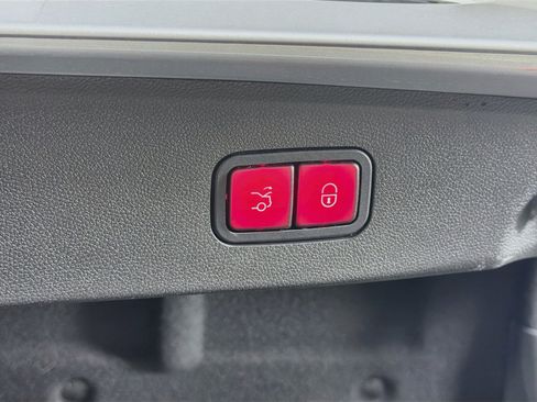 Used 2014 Mercedes-Benz E 350 4MATIC Sedan image 30