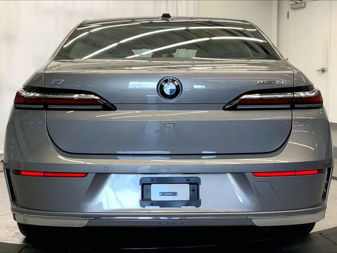 Used 2024 BMW i7 eDrive50 RWD image 5